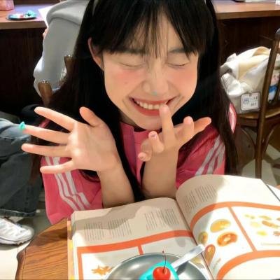 戴脚镣的女孩